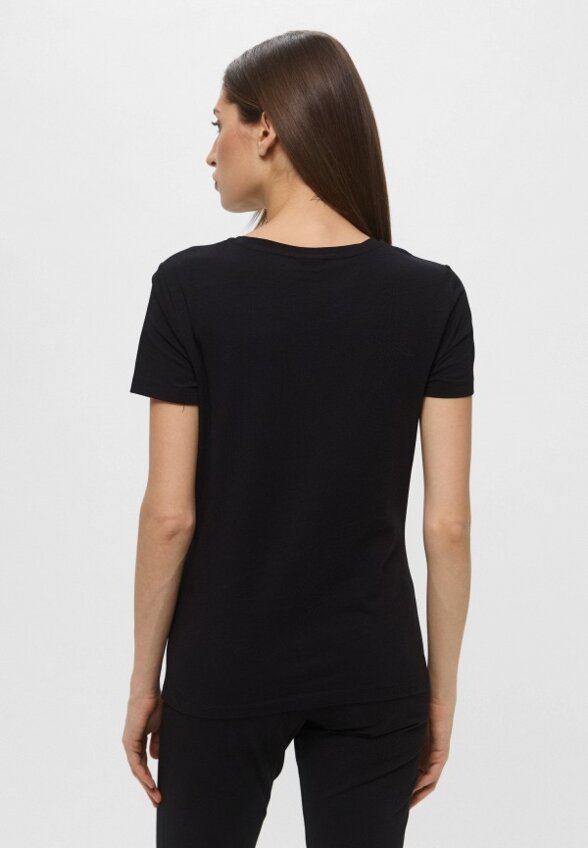 Футболка EA7