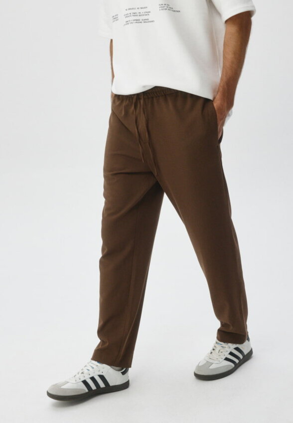 Брюки slim fit со средней посадкой
