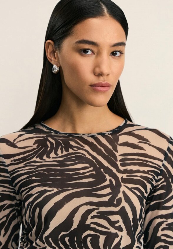 Лонгслив Zarina