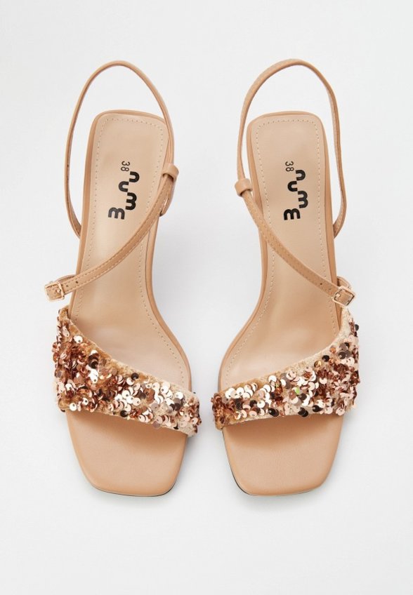 Босоножки Nume