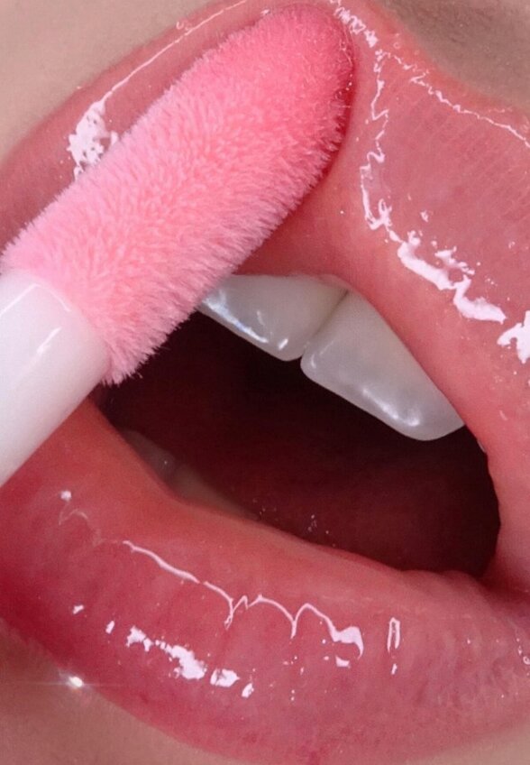 Блеск для губ Revolution