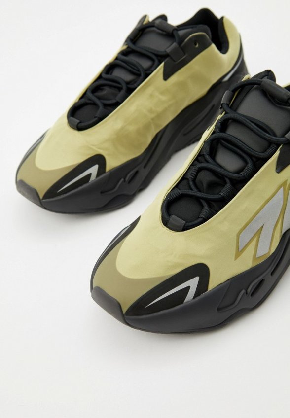 Кроссовки adidas YEEZY