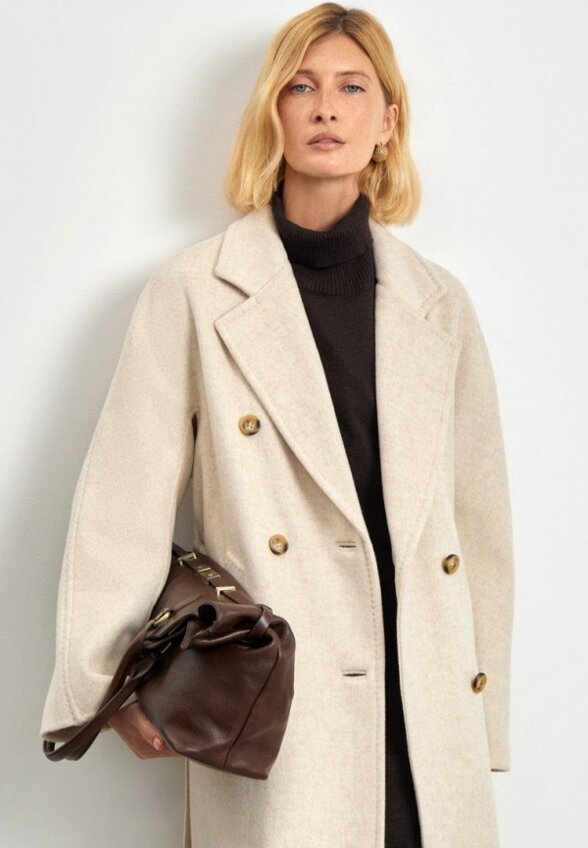 Пальто двубортное Emka