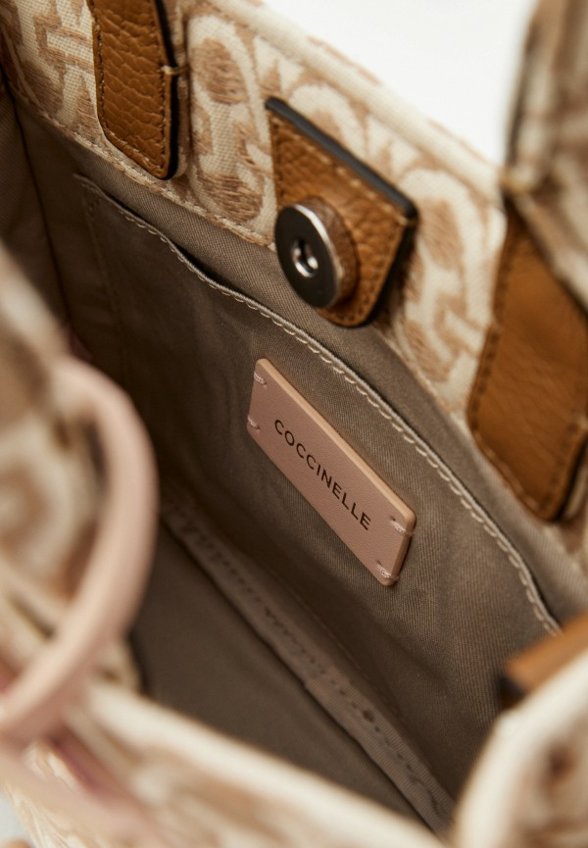 Сумка и брелок Coccinelle