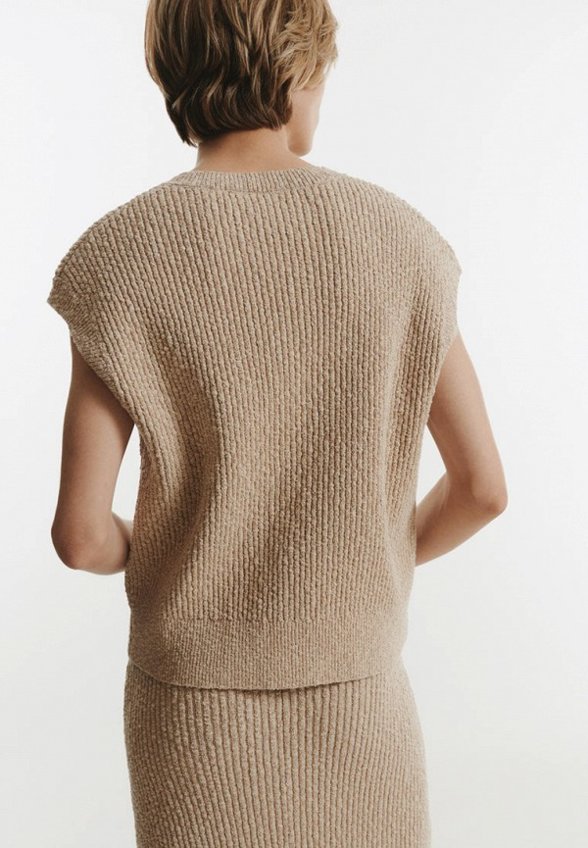 Жилет Daisyknit