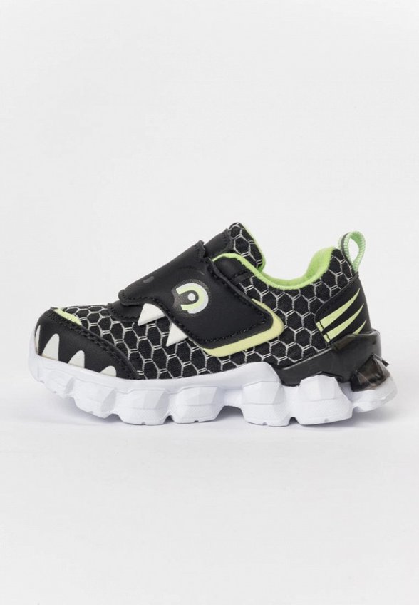 Кроссовки Tikkago