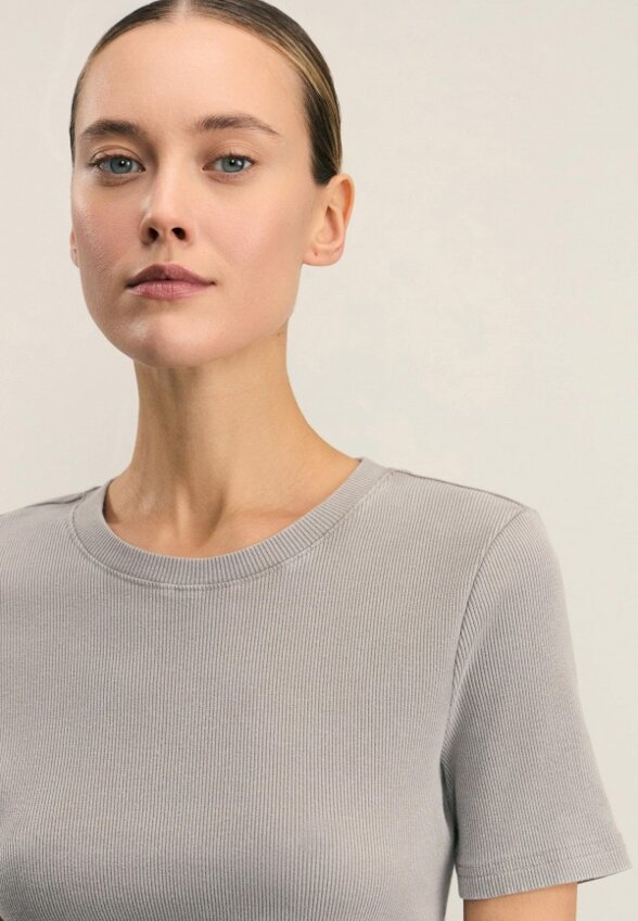 Футболка Zarina