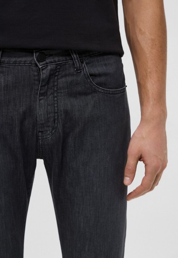 Джинсы Emporio Armani