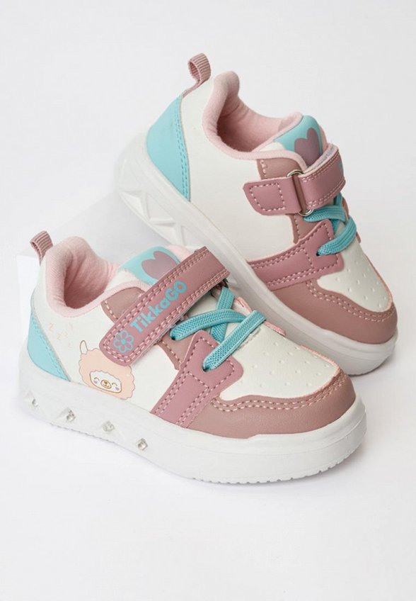 Кроссовки Tikkago