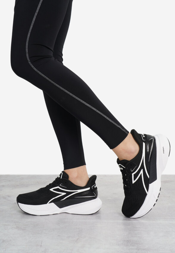 Кроссовки женские Diadora Nucleo 2, Черный