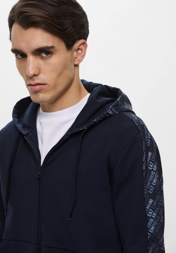 Толстовка EA7