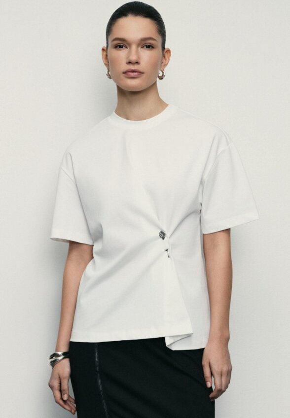 Футболка Zarina