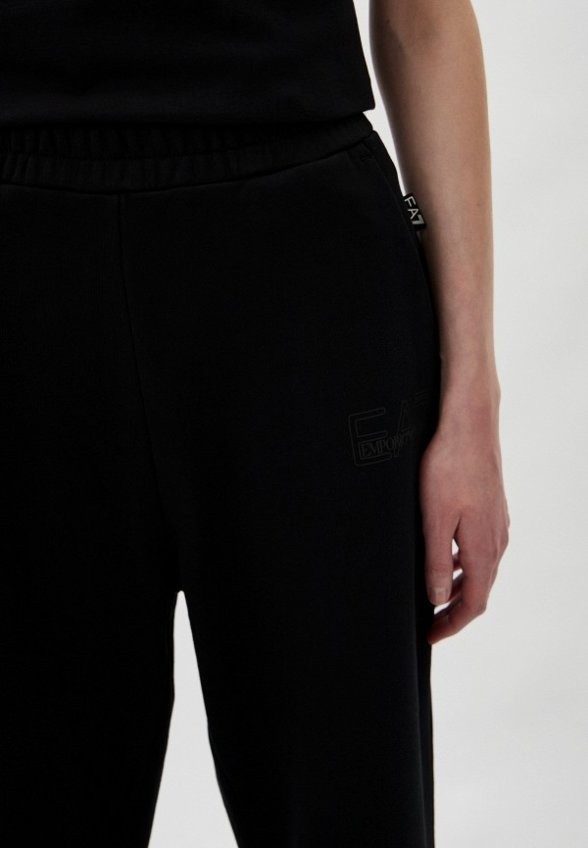 Брюки спортивные EA7