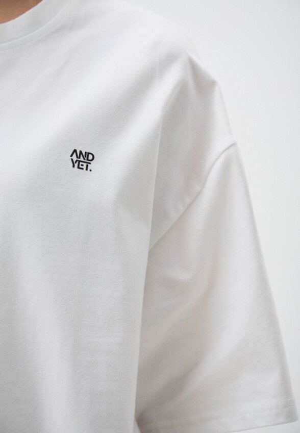 Футболка And Yet.