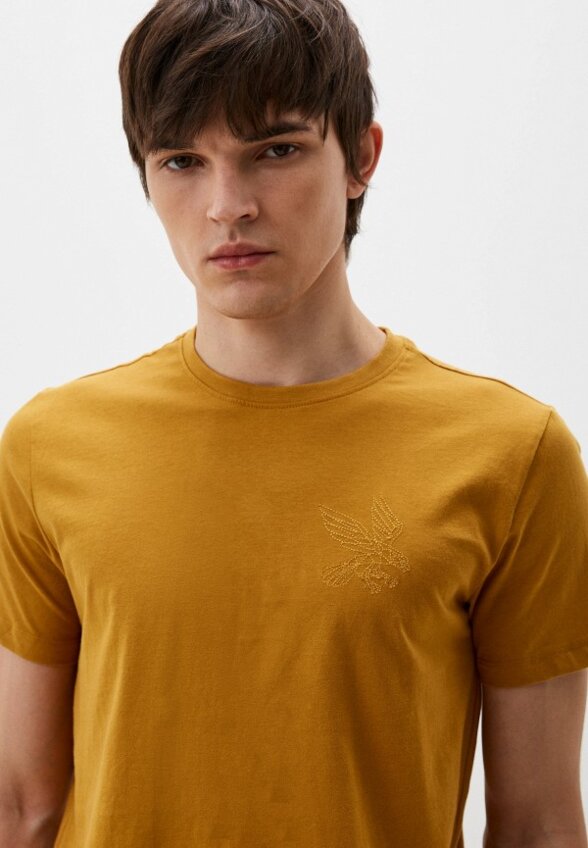 Футболка Colin's