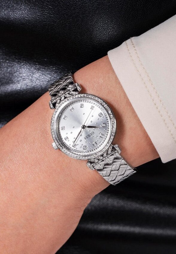Часы Guess