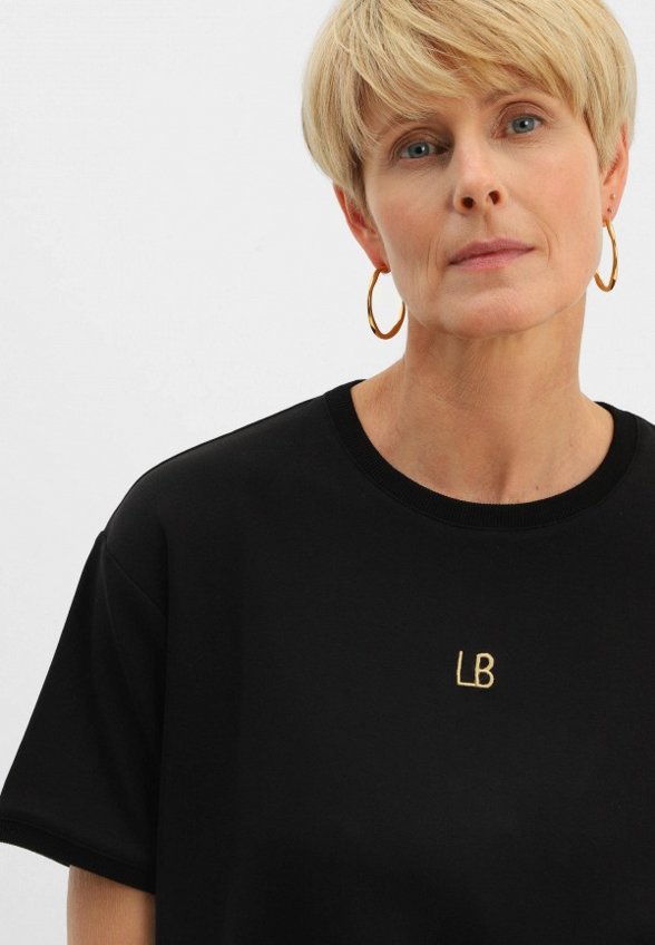 Футболка Lilly Bennet