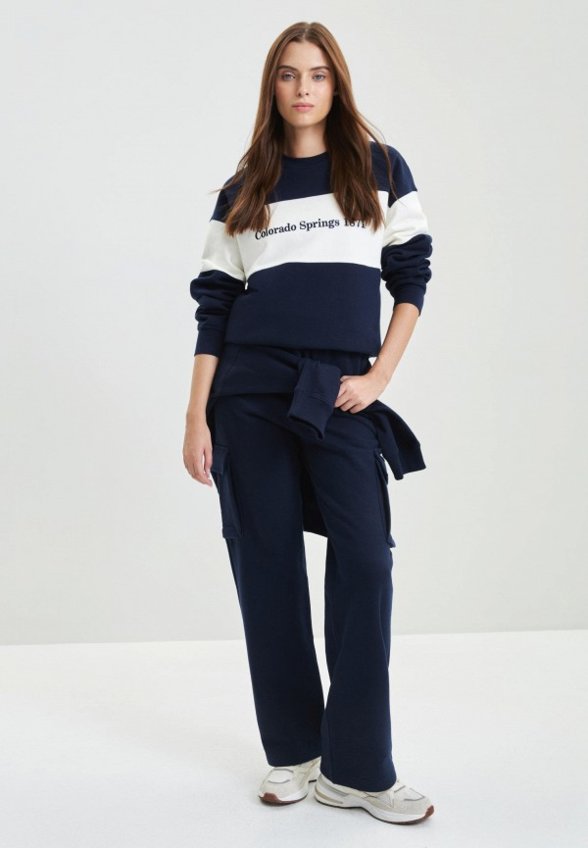 Свитшот Zarina