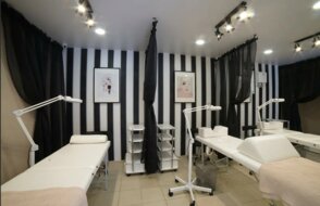 Lash plase