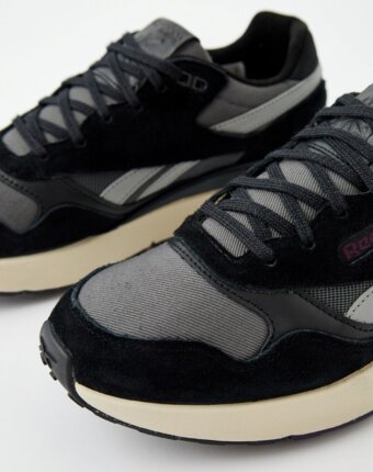 Кроссовки Reebok женщинам