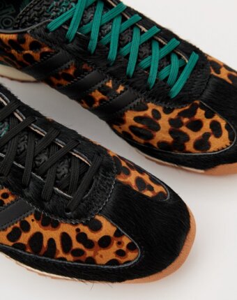 Кроссовки adidas Originals женщинам
