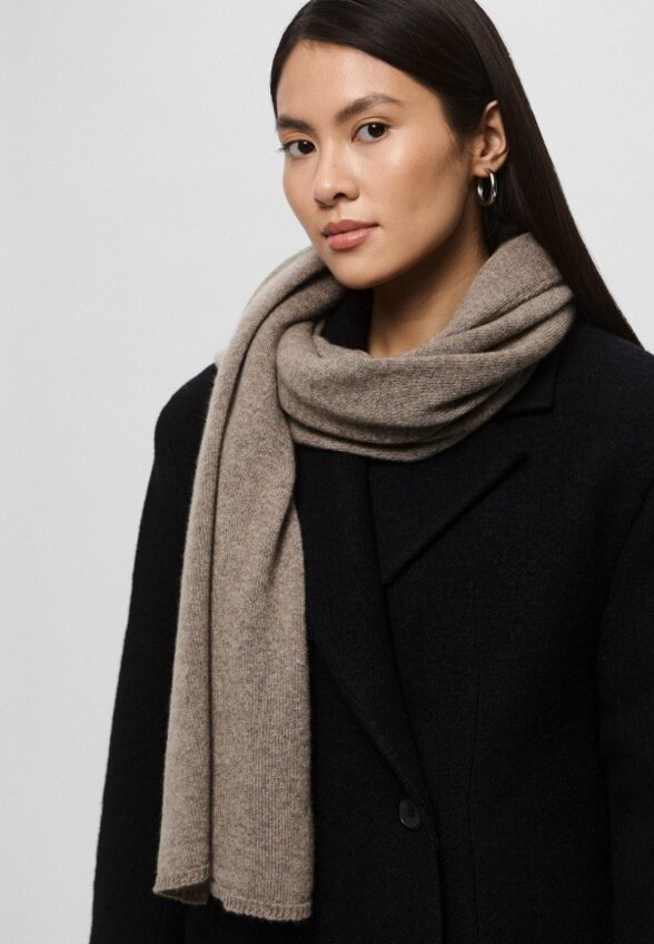 Палантин Falconeri