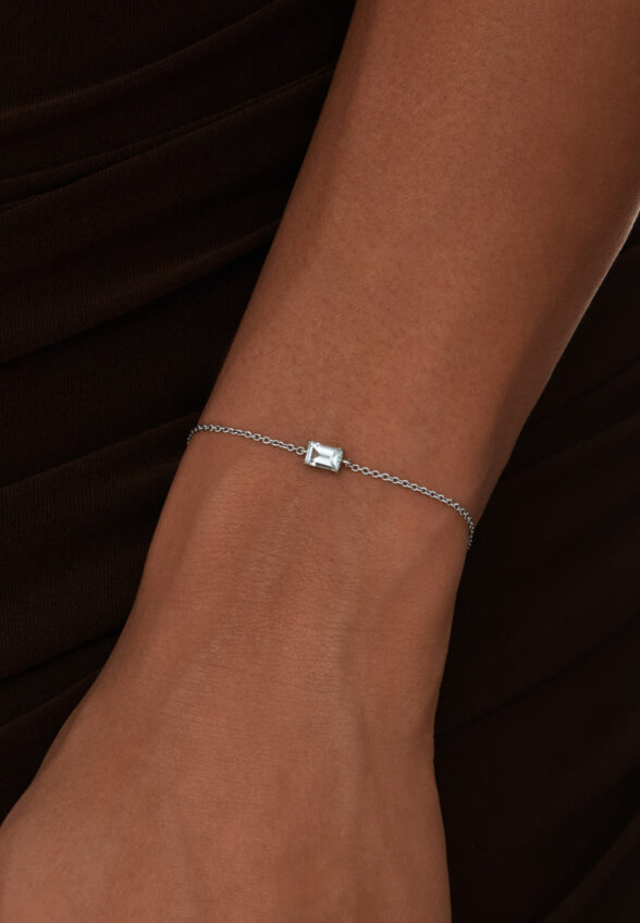 Серебряный браслет ЧИСТОТА с небесно-голубым топазом Багет MIE