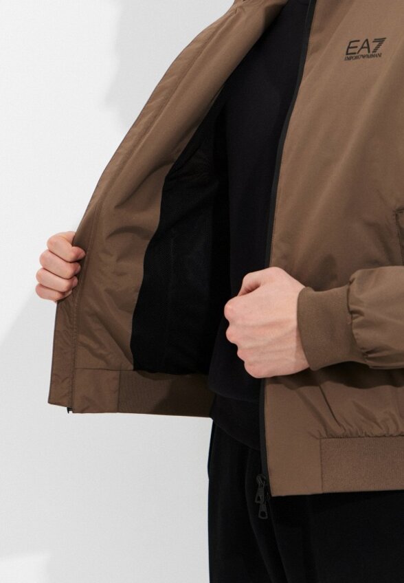 Ветровка EA7