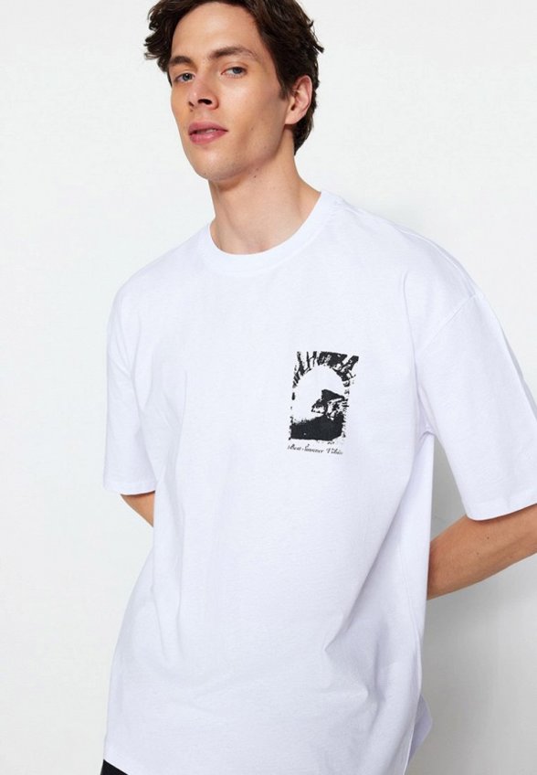 Футболка Trendyol