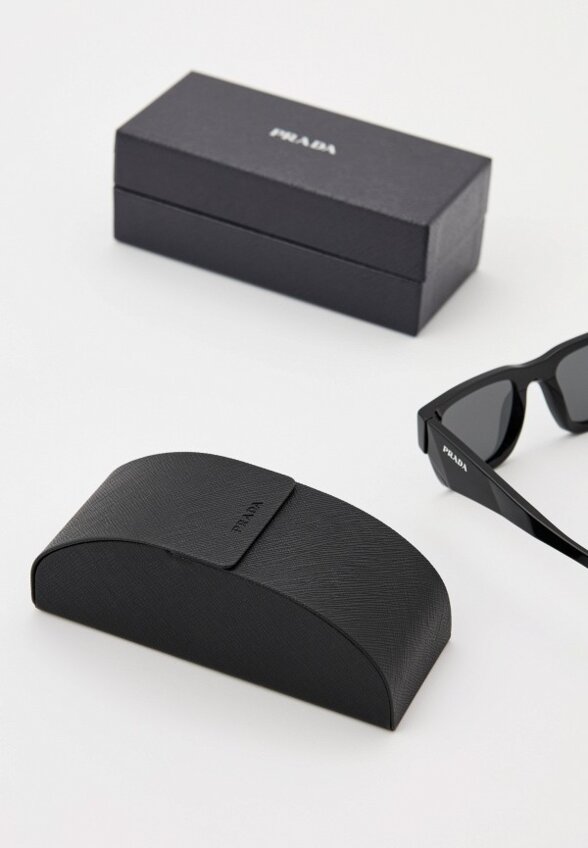 Очки солнцезащитные Prada