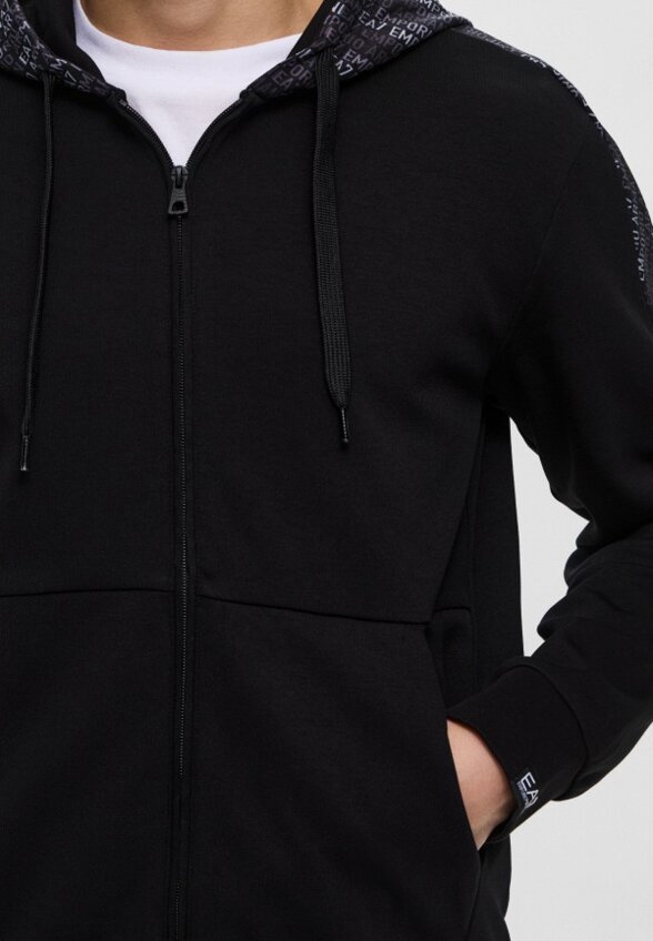 Толстовка EA7