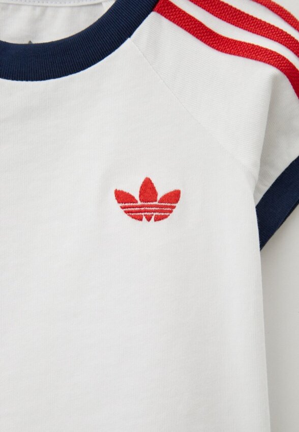 Футболка и джинсы adidas Originals