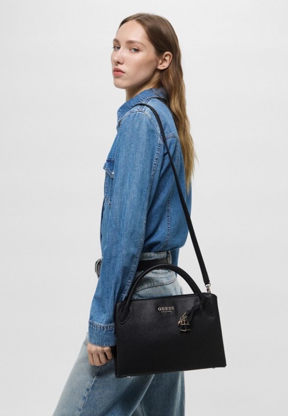 Сумка и брелок Guess