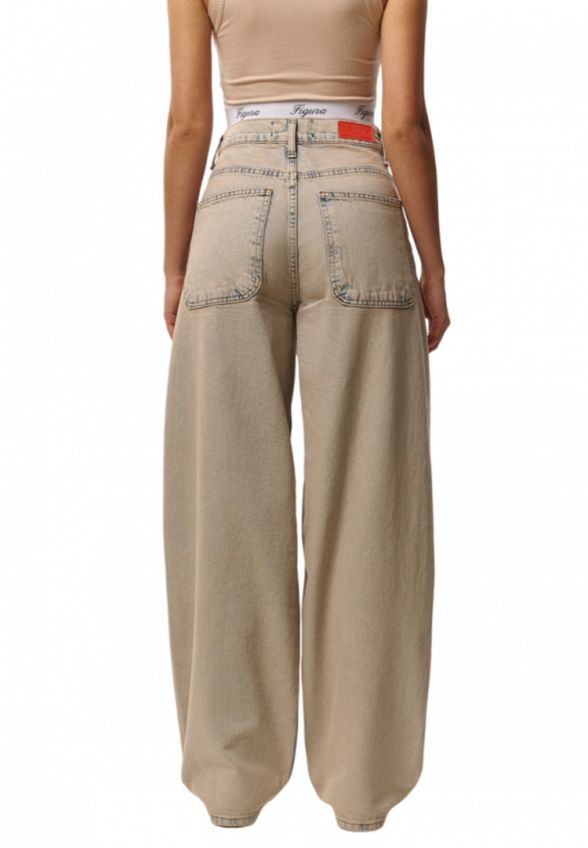 Джинсы Figura