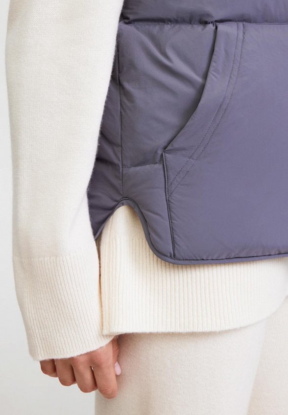 Жилет утепленный To Be Blossom