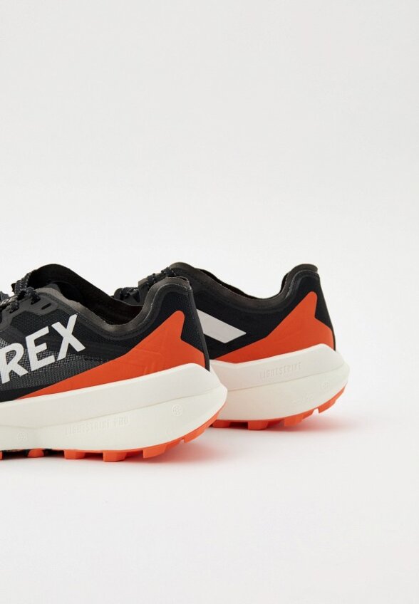 Кроссовки adidas