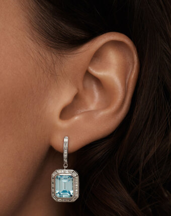 Серебряные серьги-подвесы ПОЛНОЧЬ с голубыми фианитами в огранке Эмеральд MIE женщинам