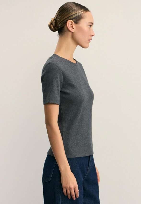 Футболка Zarina