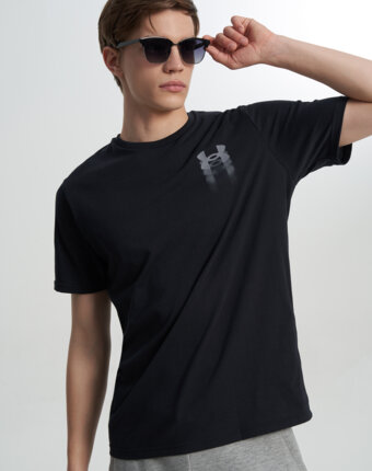 Футболка мужская Under Armour Blur Logo, Черный женщинам