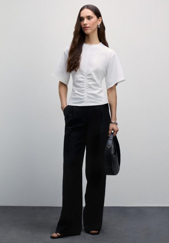 Футболка Zarina