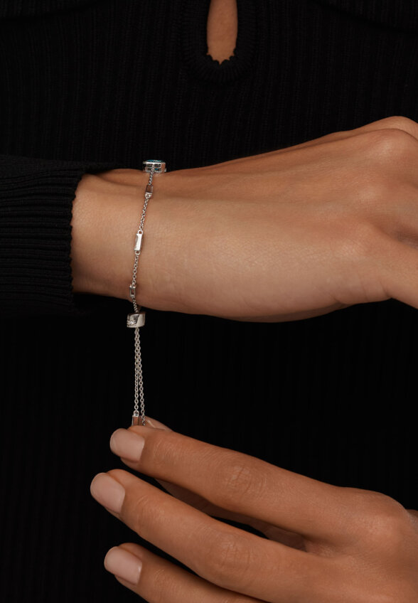 Серебряный браслет ПОЛНОЧЬ с голубым фианитом в огранке Эмеральд MIE