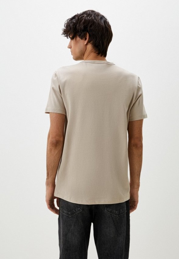 Футболка Colin's