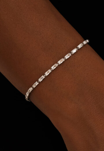 Теннисный серебряный браслет с фианитами в огранке Багет MIE