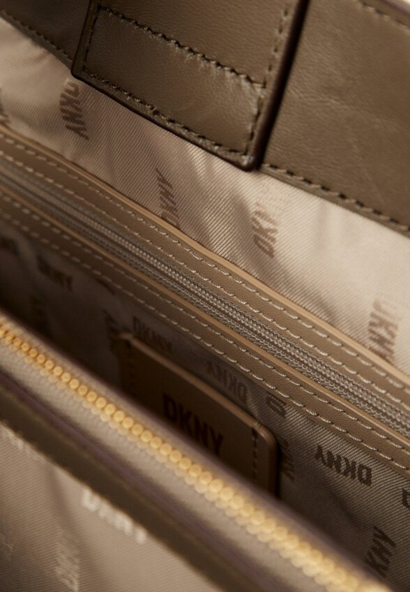 Сумка и брелок DKNY