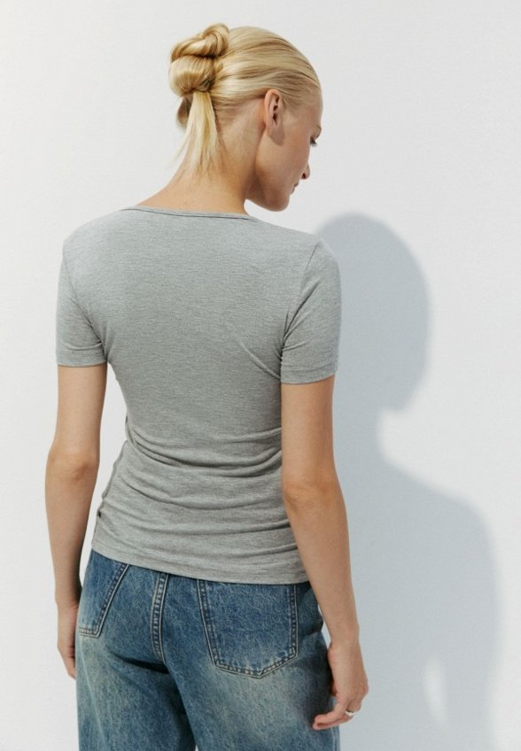 Футболка Charmstore