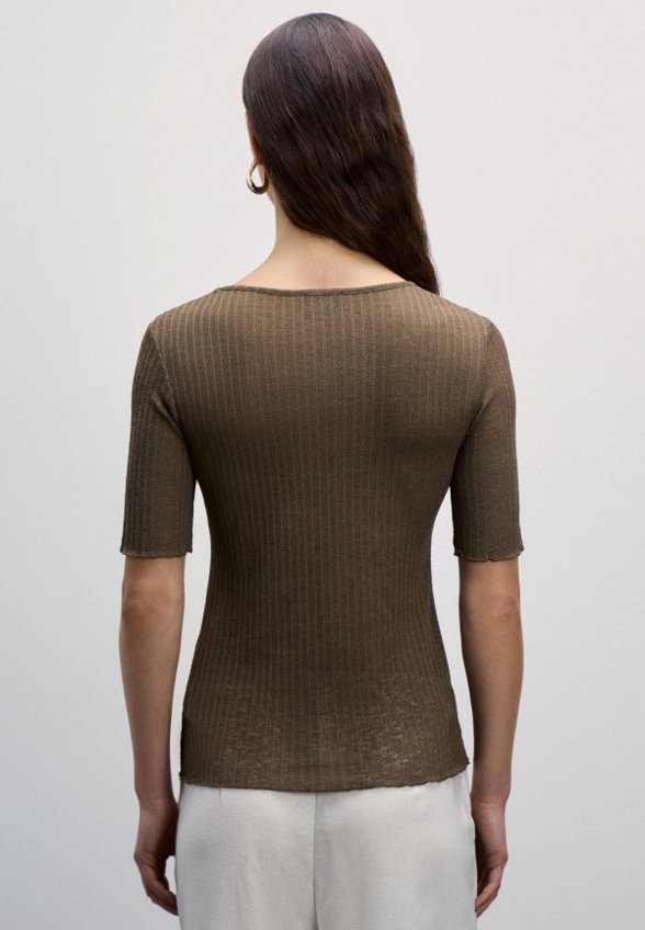 Пуловер Zarina