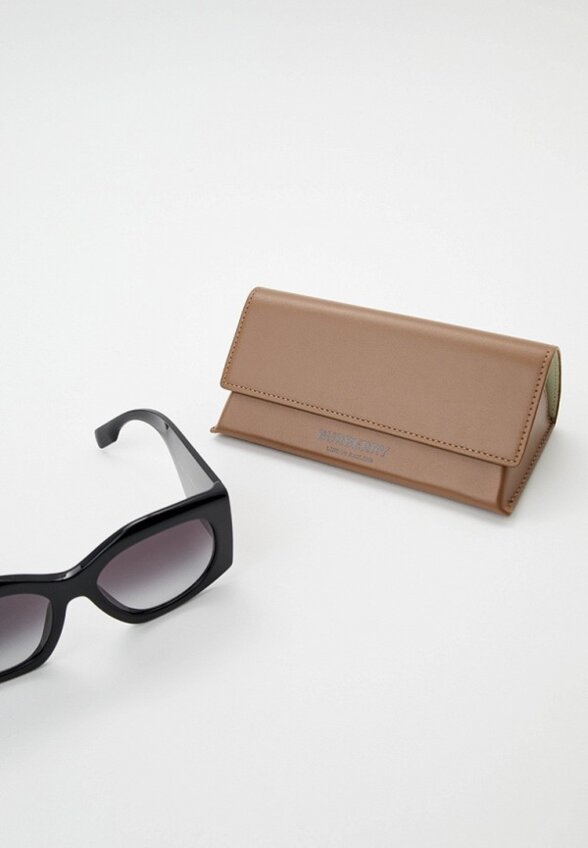 Очки солнцезащитные Burberry