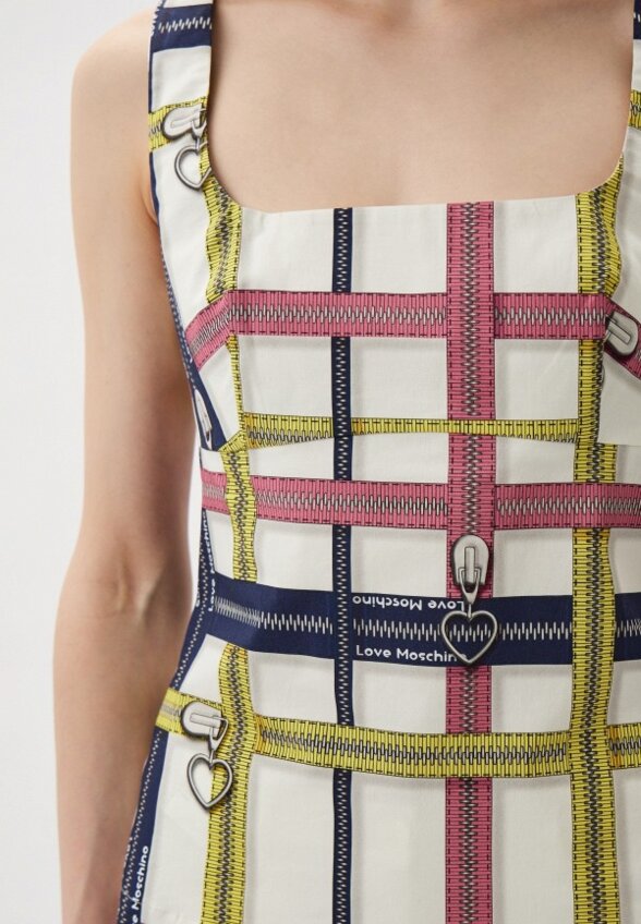 Топ Love Moschino