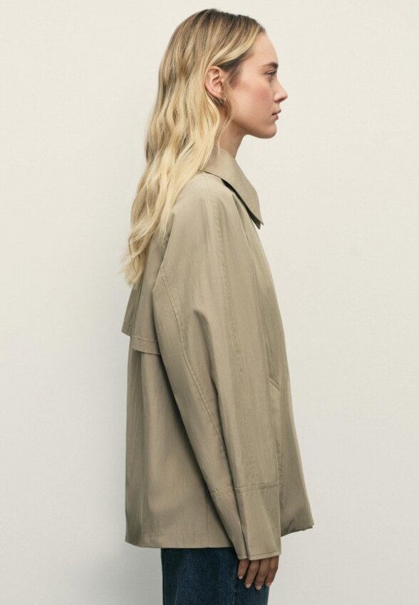 Ветровка Zarina