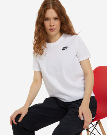 Футболка женская Nike Club Essentials, Белый женщинам
